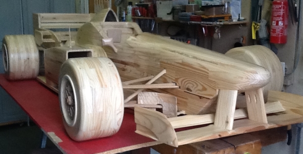 Formule1 en bois vue avant