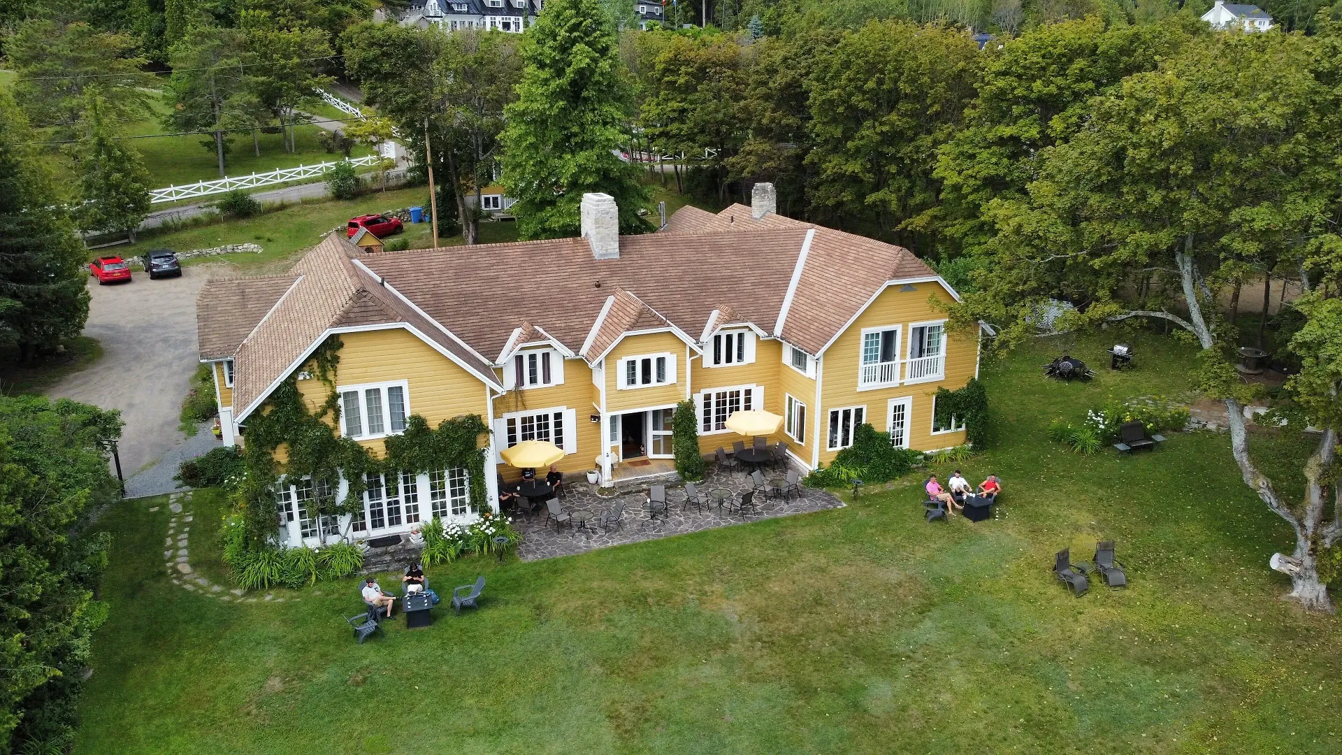 4 Hôtels Petit Budget à Découvrir près du Village des Lilas