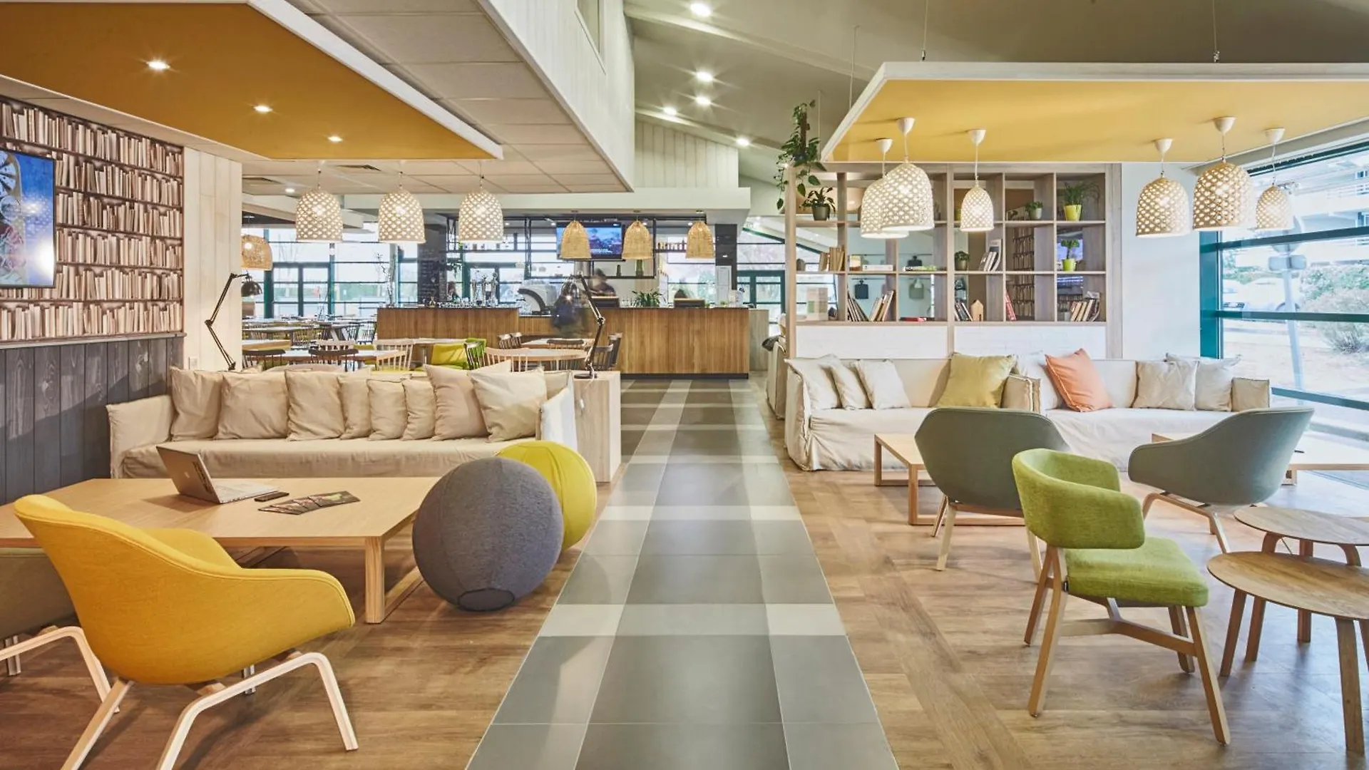 5 Hôtels Famille Incontournables près de la Fédération Aérienne de Poitiers