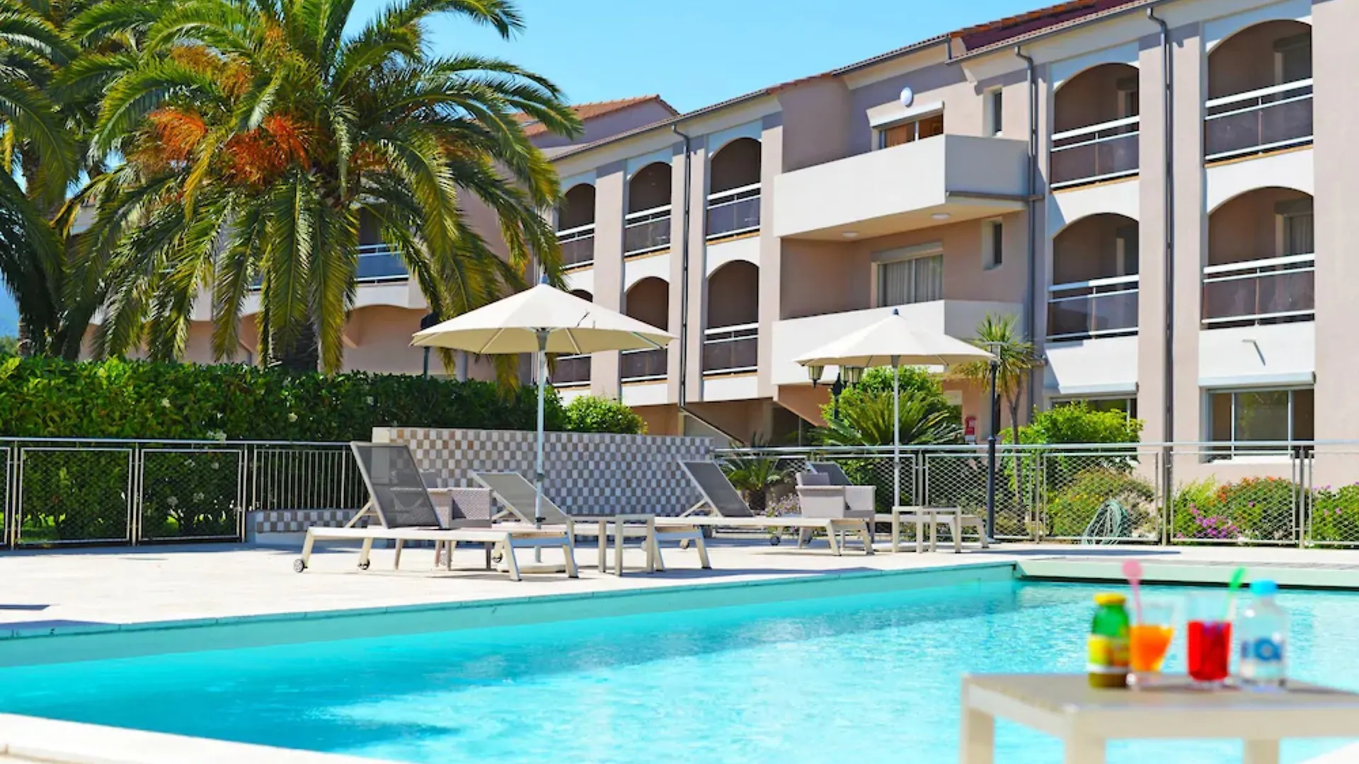 7 Hôtels Près des Aéroports en Corse pour Voyager Sans Stress