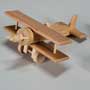 Avion biplan à suspendre en bois naturel