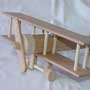 Avion biplan en bois naturel